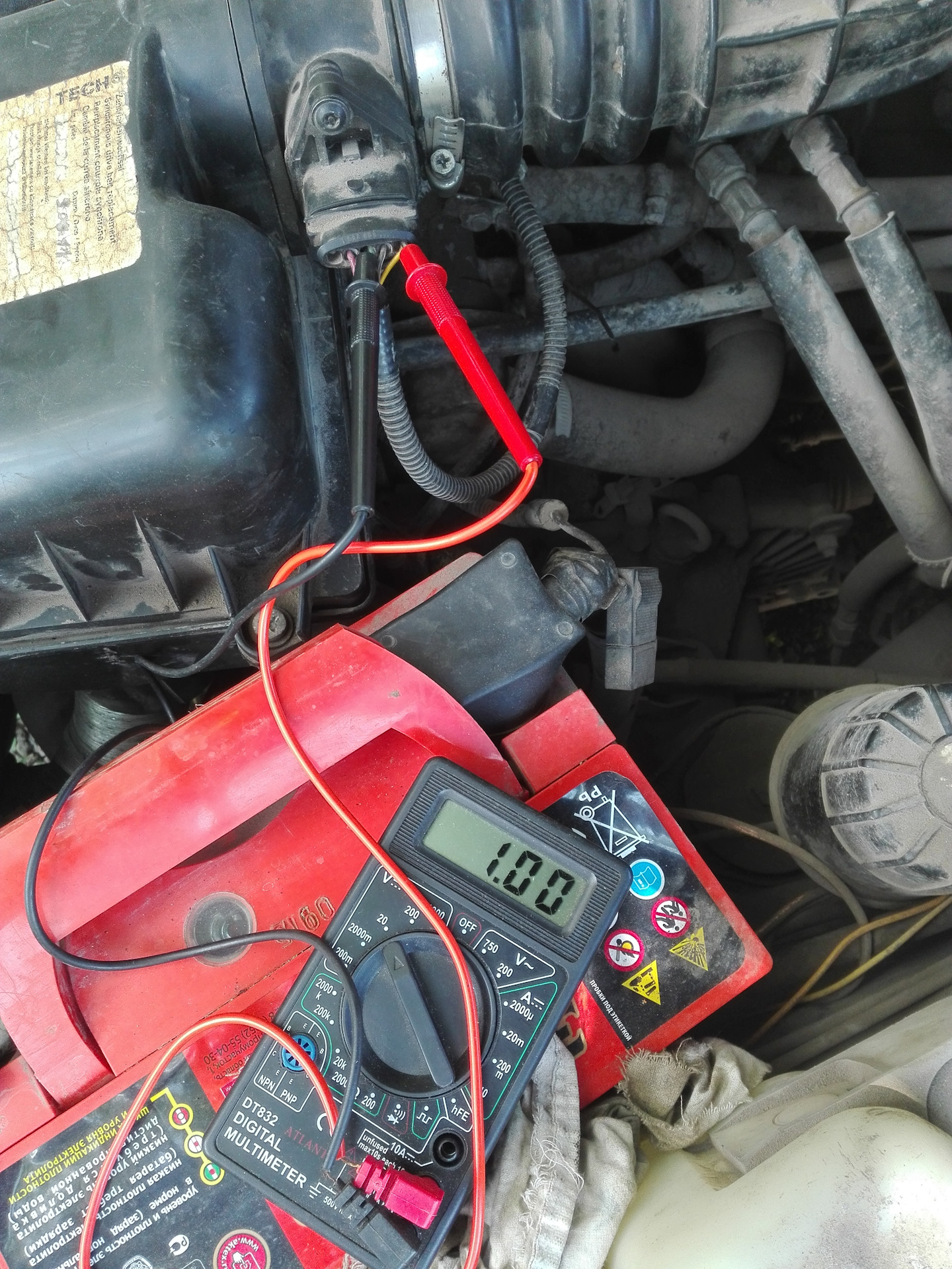 Ваз 2110 карбюраторная. Клапан вентиляции картерных газов ваз 2114. Шланги на карбюратор 2110. Ваз 2110 8 клапанов инжектор дергается. Ваз 2110 дёргается при движении инжектор 8 клапанов причины.