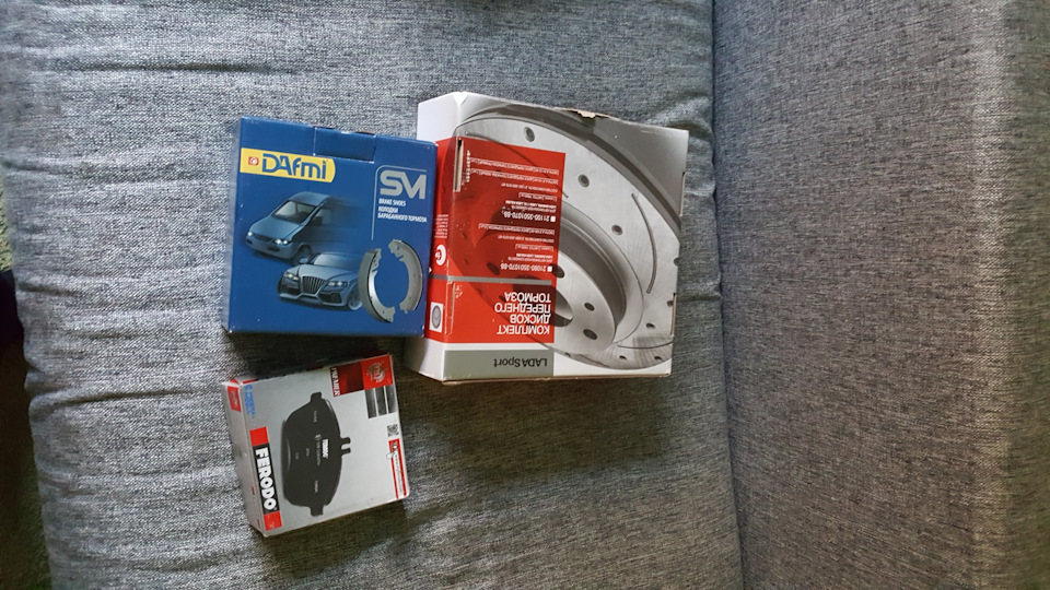 Заклинило колодки, замена тормозных дисков на спорт) — Lada 2113, 1,5 л ...