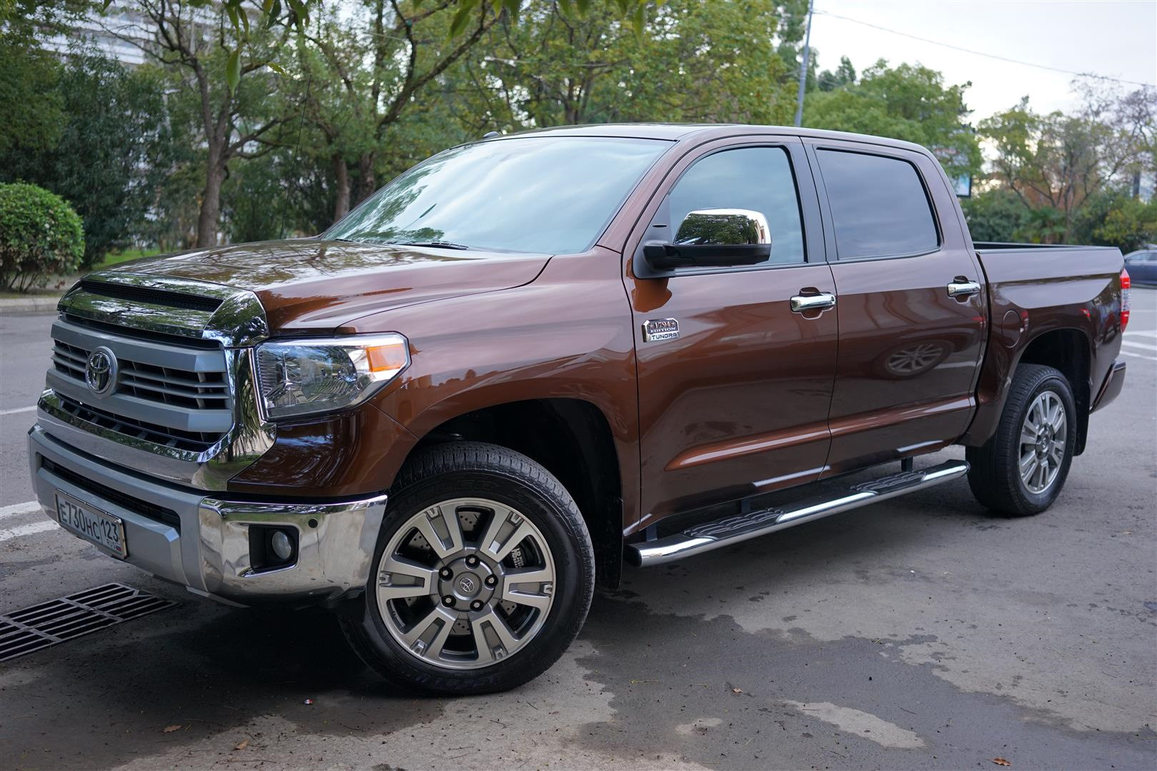 Замены тундра. Тойота тундра тормоза. Диски lc200 на Toyota Tundra. Тойота тундра lc200 Рестайлинг. Тойота Секвойя и Тахо.