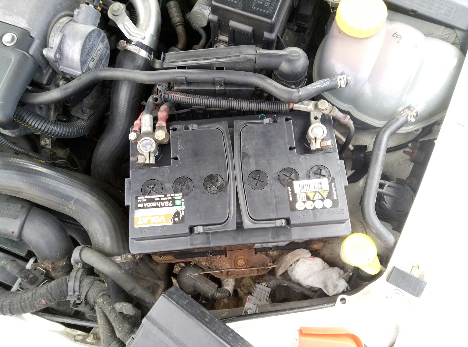 Аккумулятор для опель антара 2. Вектра б какой аккумулятор. Opel vectra b 2001 1. 8 1998 года. Вектра б какой аккумулятор.