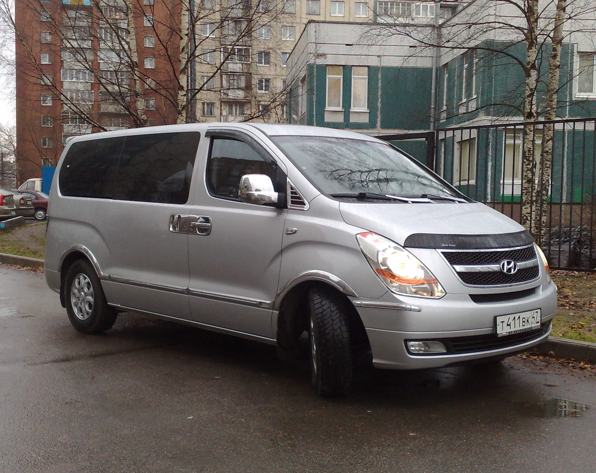 Гранд старекс 2.5. Hyundai Starex 2.5 CRDI. 2 Цветный Starex 2007. Хёндай Гранд Старекс ВДНХ. Hyundai Grand Starex Drift.