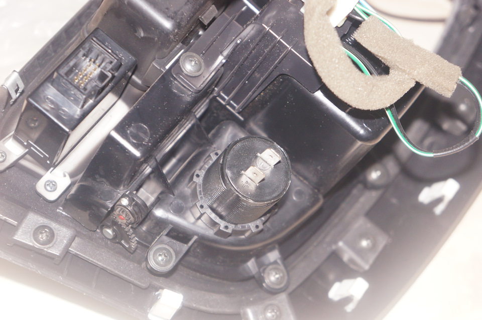 USB-зарядка и вольтметр вместо прикуривателя — Hyundai Grand Starex, 2 ...