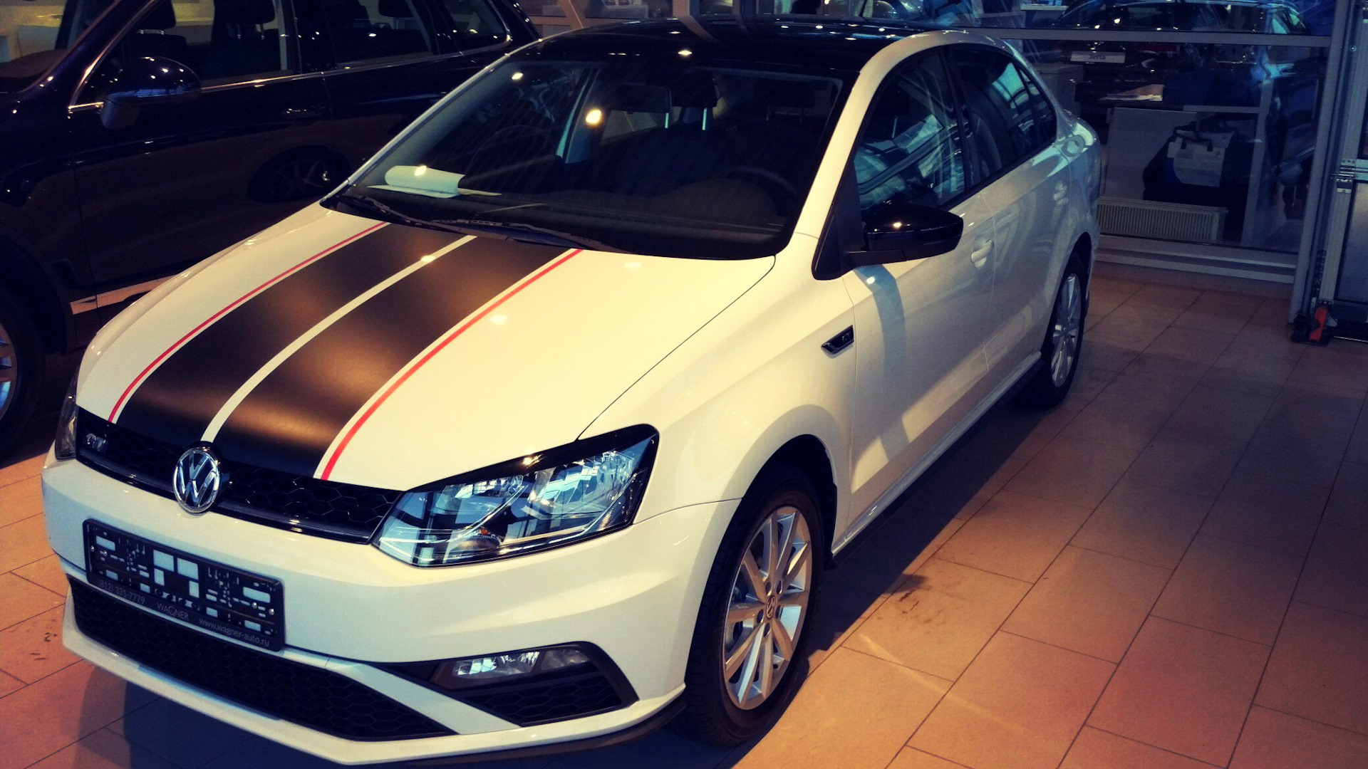 Р‘РµР»С‹Р№ VW Polo sedan gt