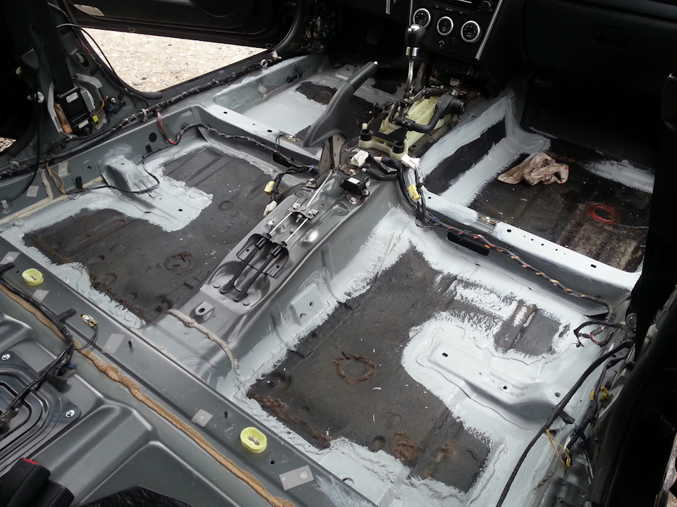 Шумоизоляция пола мазда 6 gg. Mercedes w202 шумоизоляция. Шумоизоляция мерседес w140. Mazda 6 gh шумоизоляция. Сварка пола мазда 6 gg.