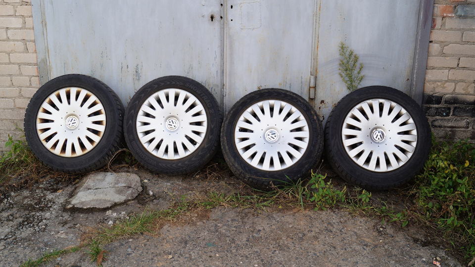 продаю 4 колеса на штампованных дисках и зимней резине — Volkswagen ...