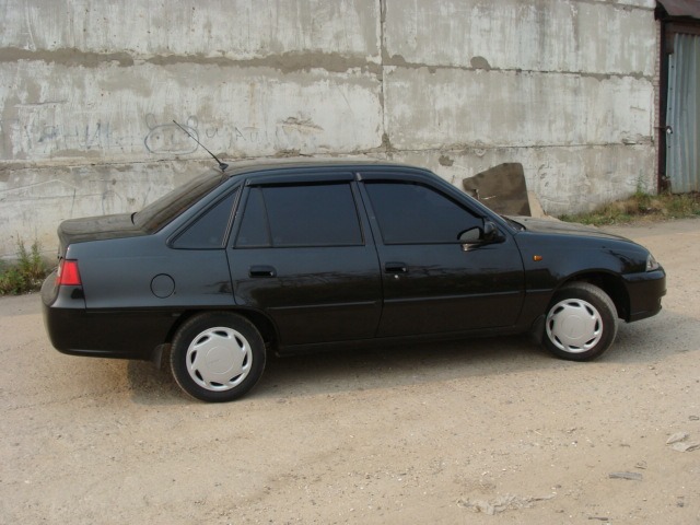 Daewoo Nexia 1 6 черная