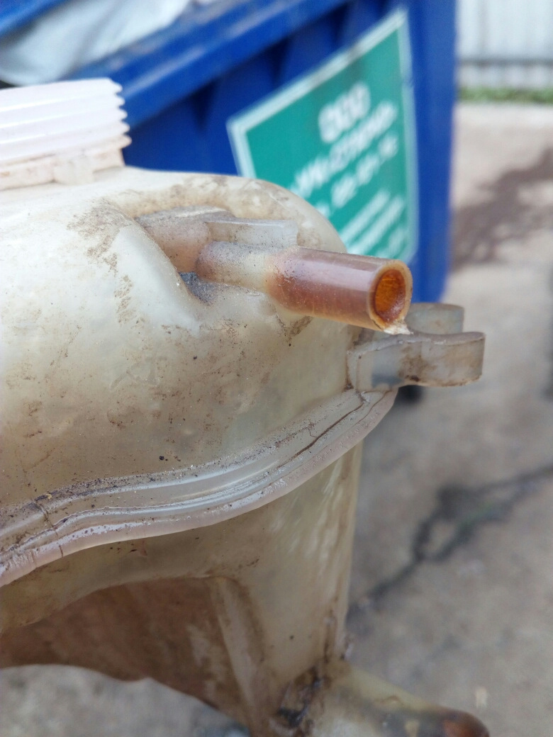 Замена расширительного бачка — Chevrolet Orlando (1G), 1,8 л, 2012 года ...