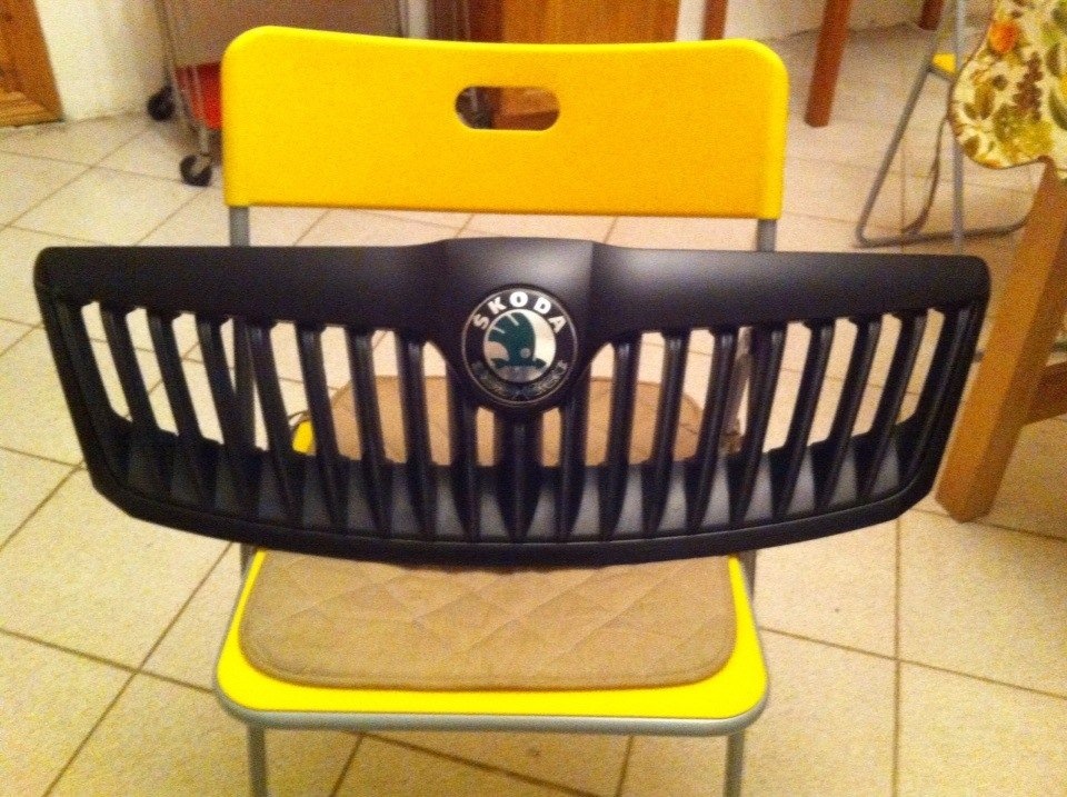 до и после, залил хром на решетке радиатора жидкой резиной (черный мат ...