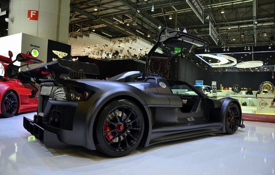 Gumpert Apollo Interior