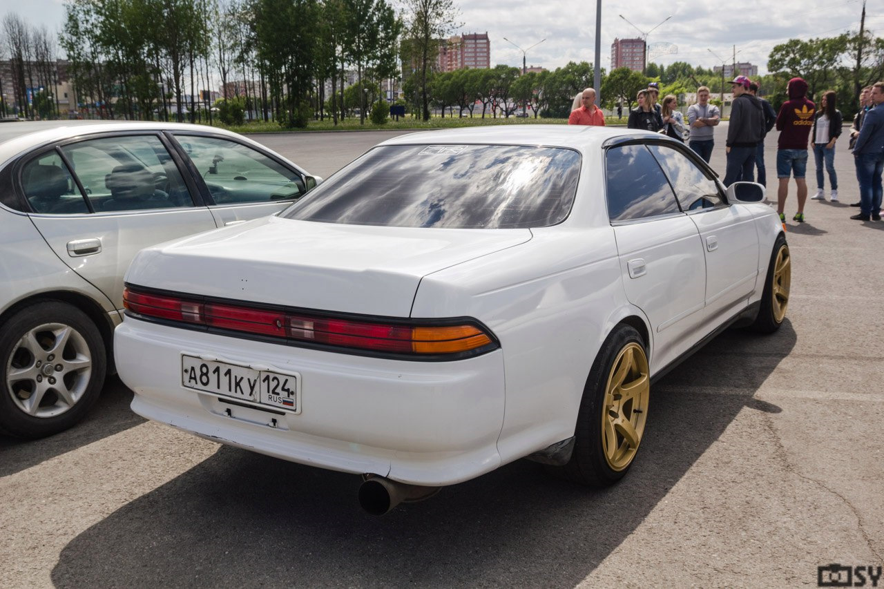 Toyota Mark 2 море