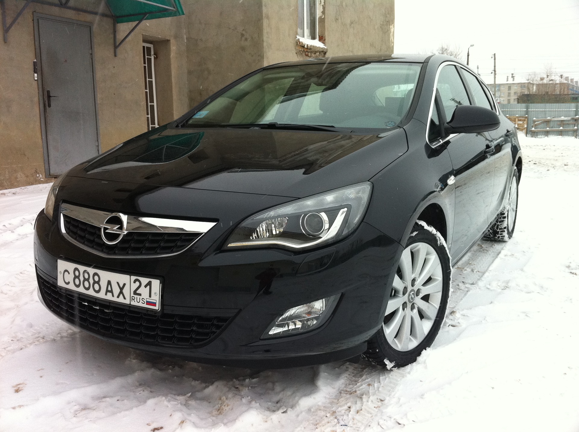 Opel Astra j черный