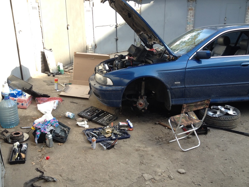 Побеждал вибрацию при торможении — BMW 5 series (E39), 2,5 л, 2001 года ...