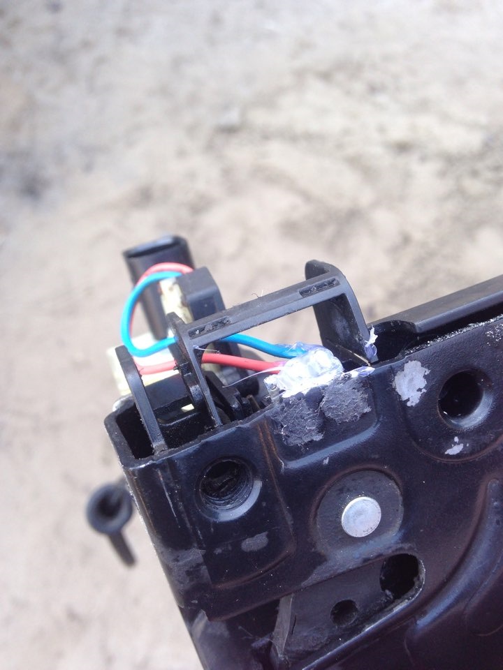 Микровыключатель omron D2HW-BL211H ( левый) — Volkswagen Golf Mk4, 1,6 ...