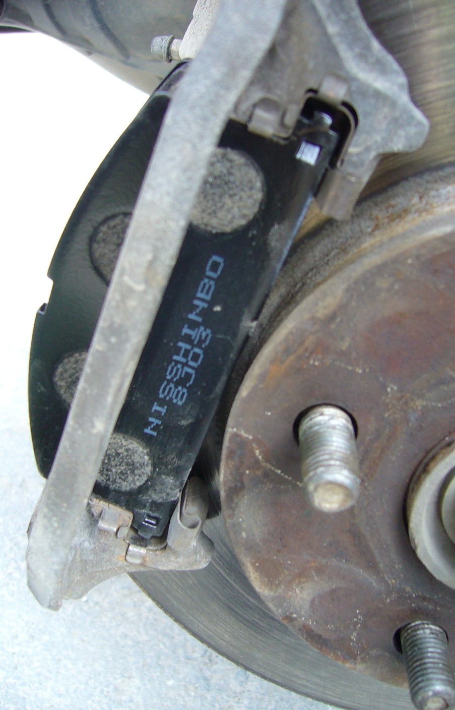 Replacing the front brake pads - Toyota Corolla II 13L 1998
