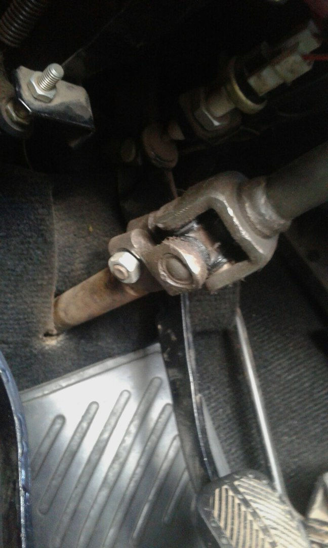 Замена рулевого механизма и рулевого маятника — Lada 21074, 1,6 л, 2006 ...