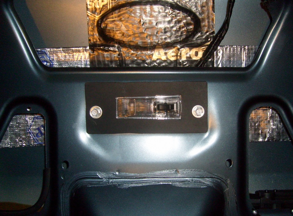 19. Свет в багажнике и свет на двери — Lada Гранта, 1,6 л, 2014 года ...