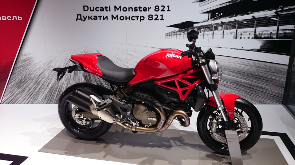 Ducati monster характеристики. Ducati Monster 821 2018. Ducati Monster 821 2014. Ducati Monster 821 Black. Ducati Monster 821 White.