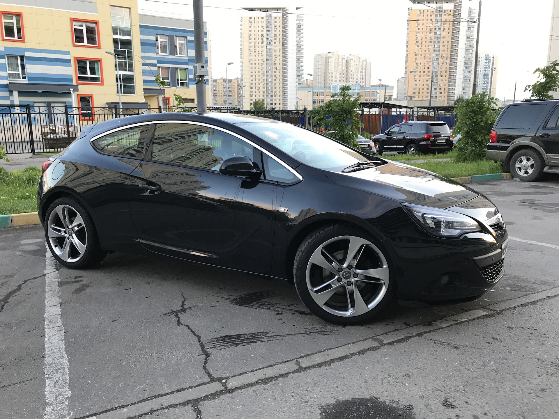 Диски опель. Опель Астра GTC диски r19. Opel Astra j диски r20. Диски Opel GTC r20. Astra j GTC r20.