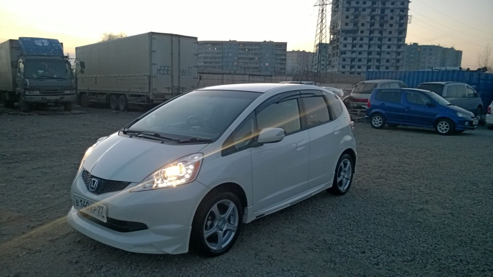 Дром новосибирск хонда фит. Honda Fit 2. Honda Fit 1.3. Honda Fit 2010. Хонда фит 2х21.