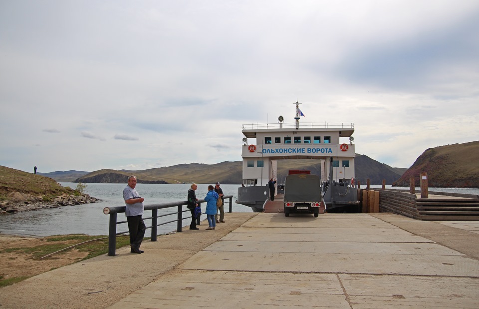 Паром Ольхонские ворота. Достаточно большой. Раньше плавал один маленький, из за чего на переправе создавалась большая пробка. С двумя паромами стало гораздо легче. — KIA Bongo (4G)