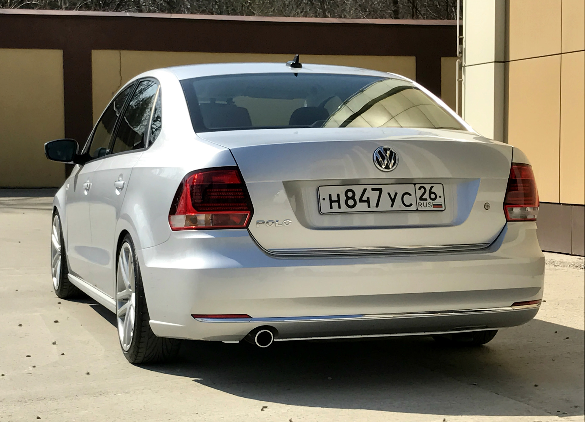 Volkswagen polo задний. Задний бампер Volkswagen Polo sedan. VW Polo седан сзади. Volkswagen Polo 2015 сзади. Фольксваген поло 2013 сзади.