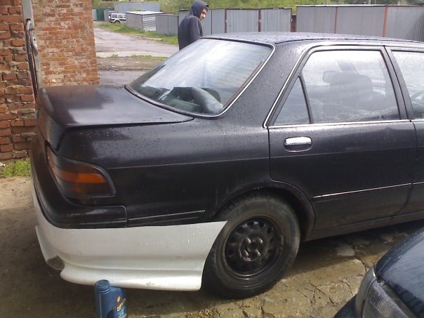 rear bumper - Toyota Carina 15 L 1990