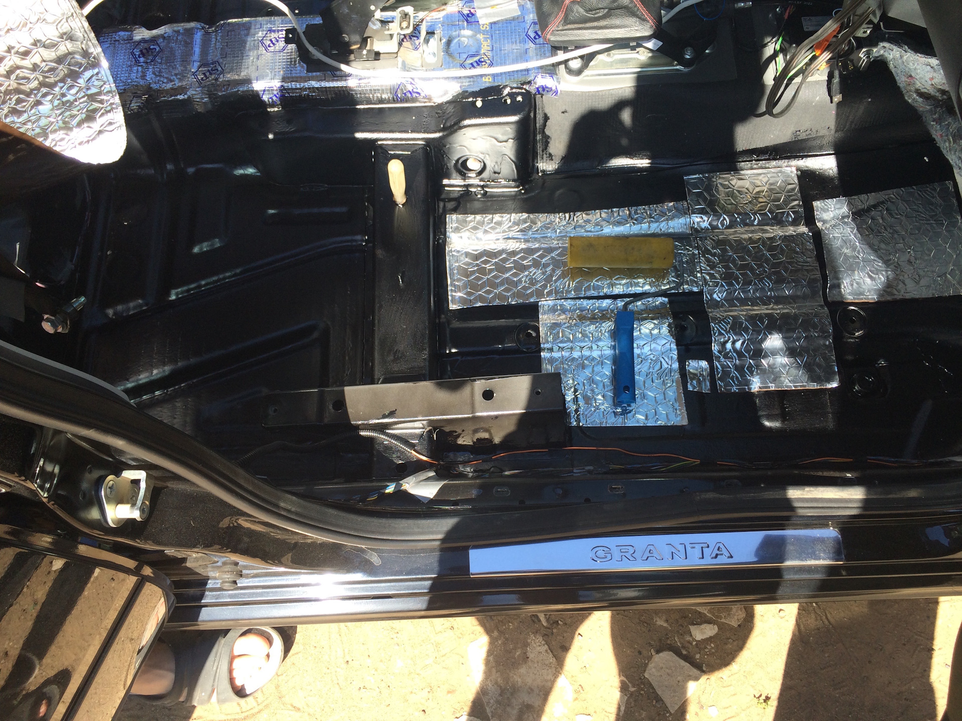 Антикоррозийная обработка пола салона, ШВИ, теплоизоляция — Lada Granta ...