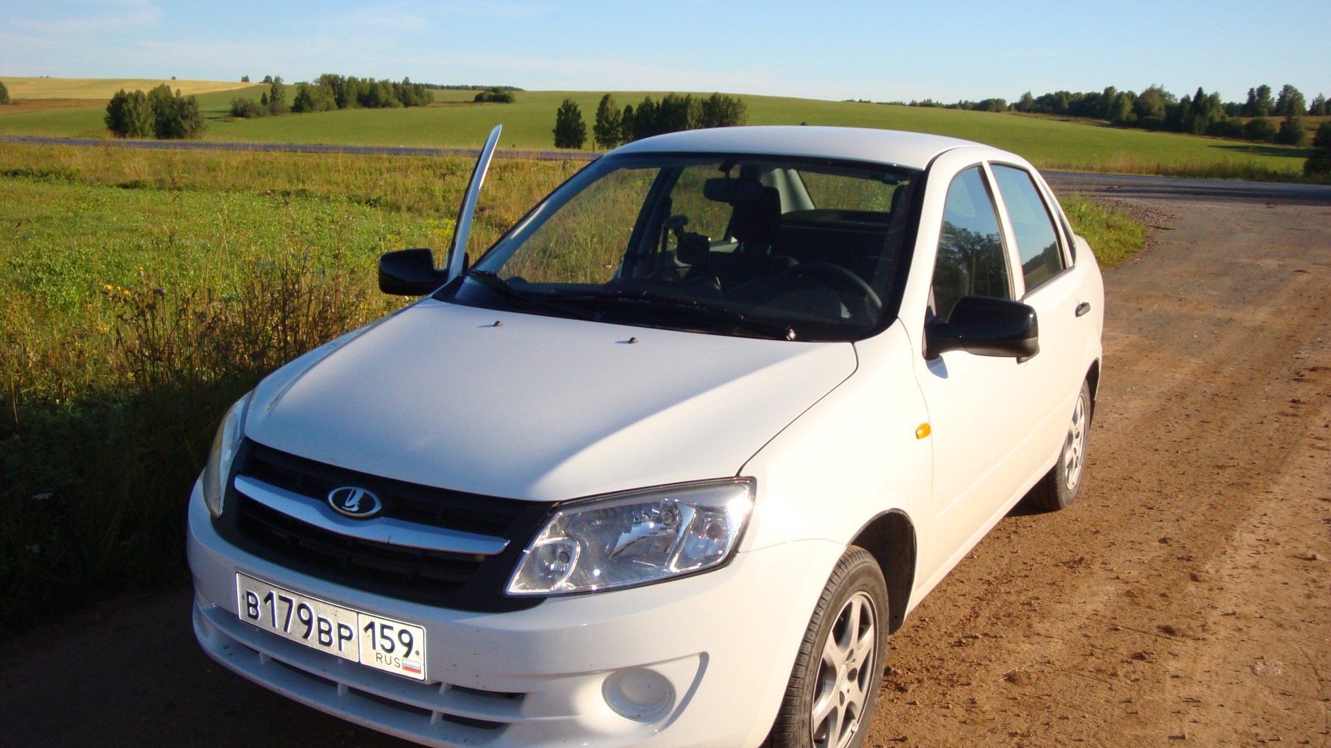 Лада 221 ледниковый. Лада гранта цвет ледниковый 221. Лада гранта 221 ледниковый белый. Лада гранта 21900. Ледниковый 221.