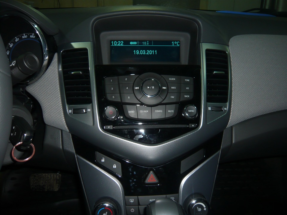 Автомагнитола шевроле круз. Магнитола Шевроле Круз 2010 года. Штатная магнитола Chevrolet Cruze с экраном cd500. Магнитола cd400 Шевроле Круз. Штатная магнитола Шевроле Круз 2011 года.