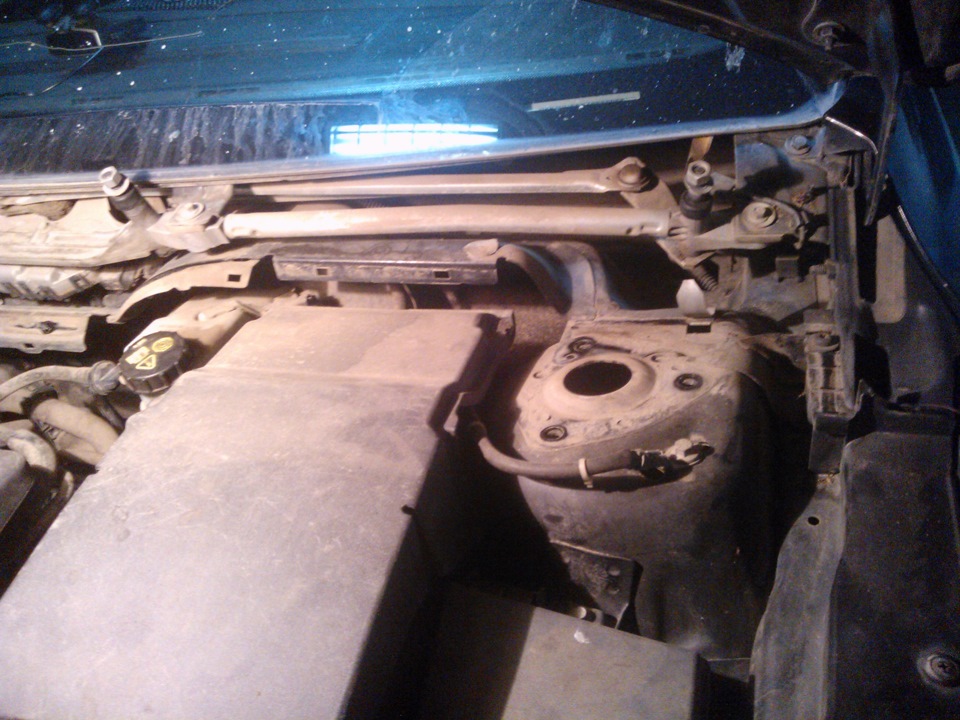 Потекла стойка и замена масла — Ford Focus II Sedan, 1,8 л, 2007 года ...