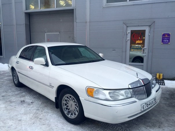 Фото в бортжурнале Lincoln Town Car III