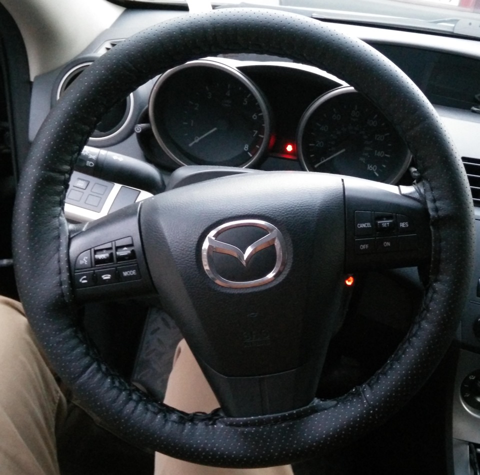 Оплетка руля из поднебесной — Mazda 3 (2G) BL, 2 л, 2010 года ...