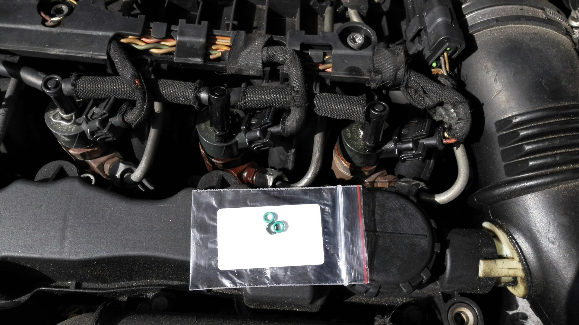 Резинки возвраток форсунок. — Peugeot 407 SW, 1,6 л, 2005 года ...