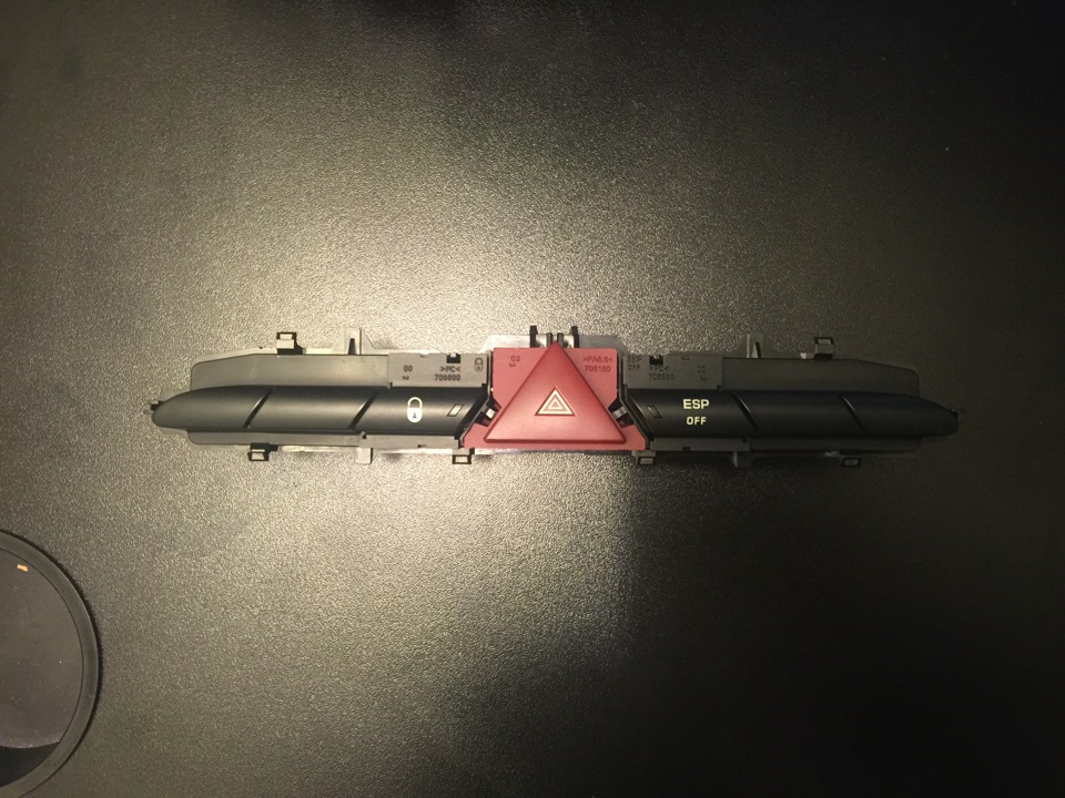 Панелька с заветной кнопочкой ESP — Peugeot 308 (1G)