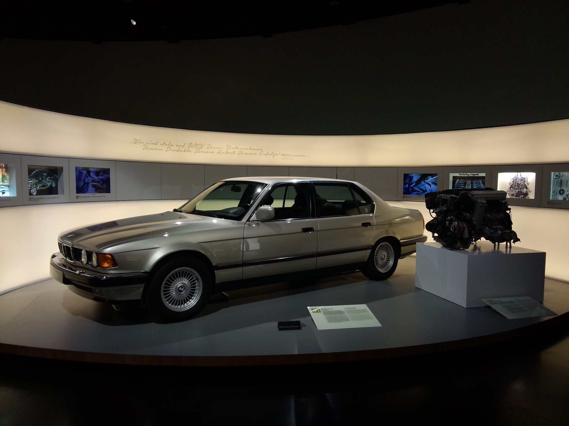 Где находится bmw museum