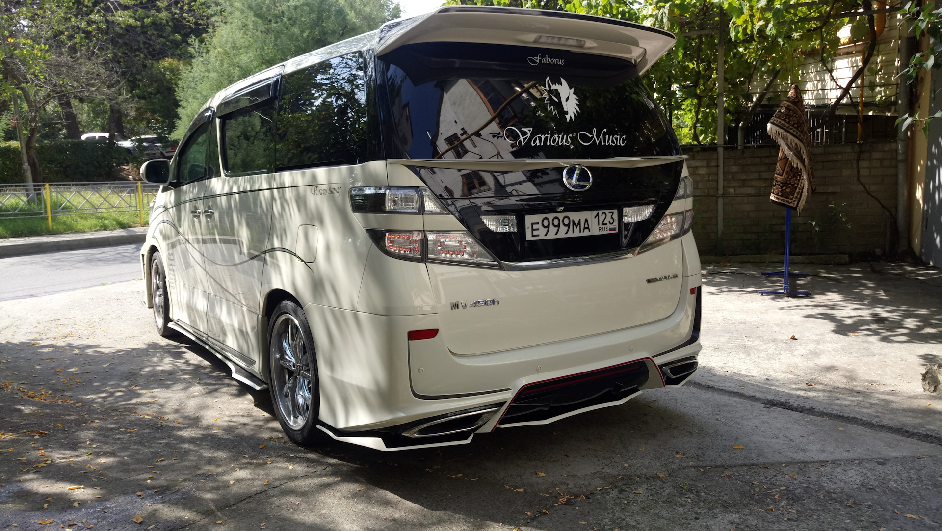 Минивэн тойота альфард. Toyota alphard. Тойота альфард салон 2000. Тойота альфард гибрид. Тойота альфард 2009 салон.