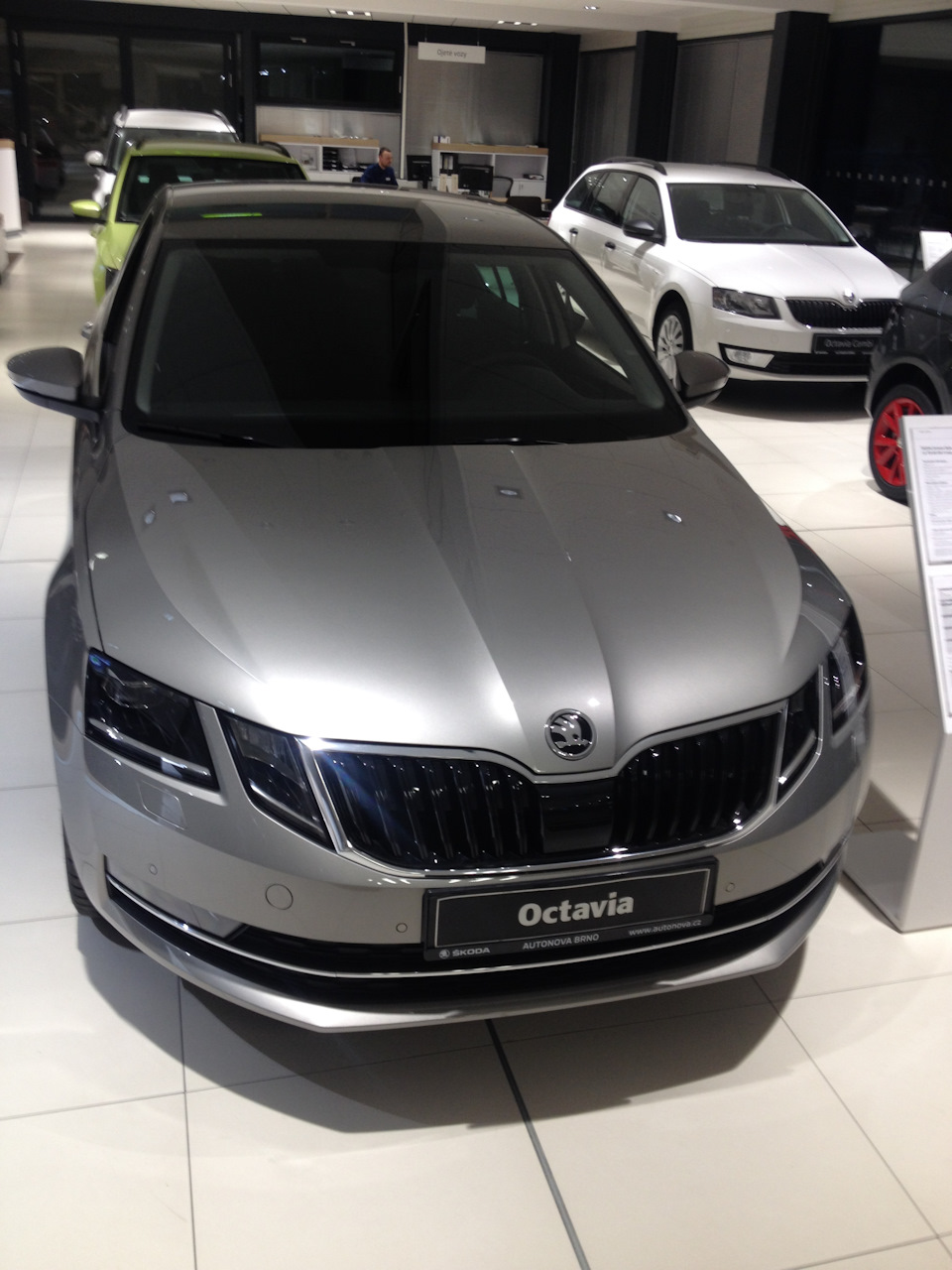 Skoda Octavia 2021 серый металлик