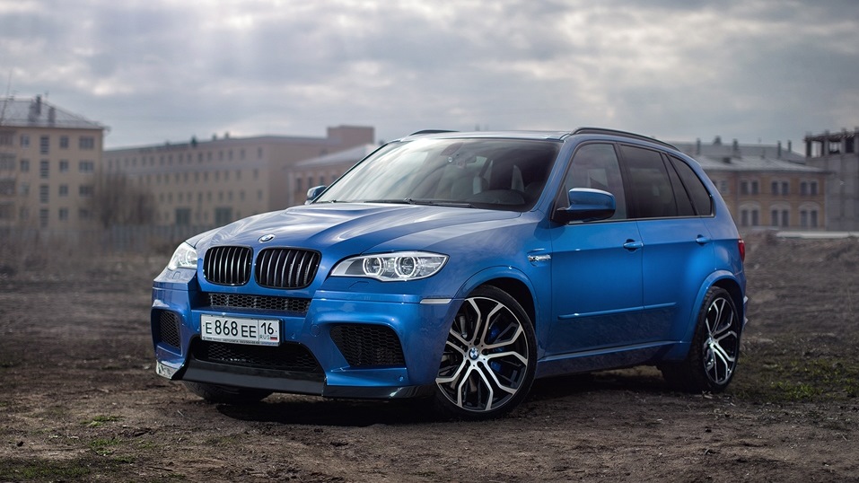 X 5 4 28. BMW x5m 2011. BMW x5m e70 Blue. BMW x5 синий е70. BMW x5m 2011 r22.