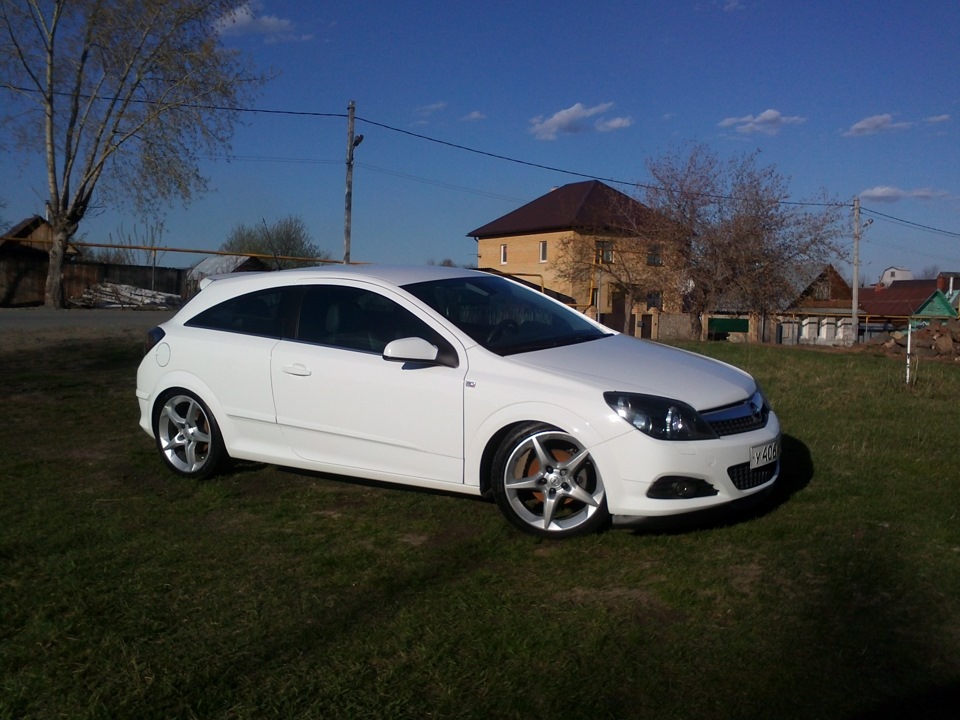 Opel Astra h GTC белая