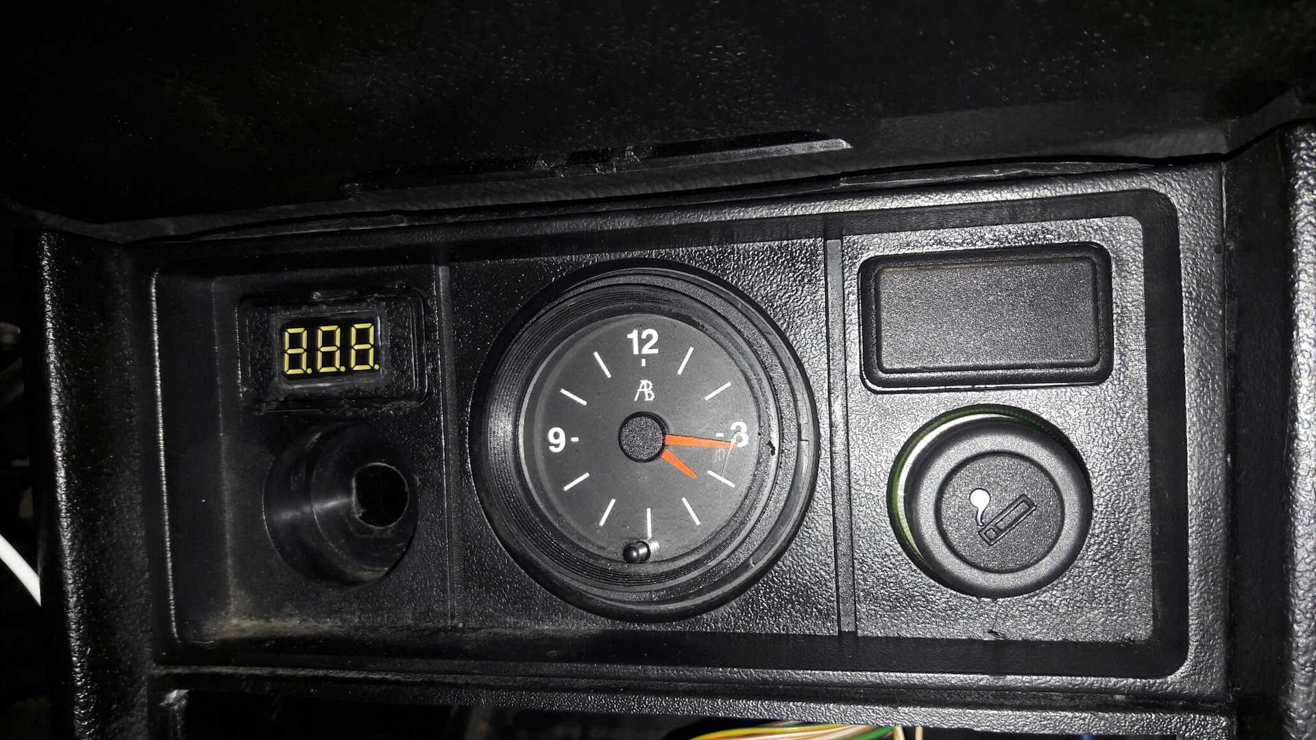 Прикуриватель ВАЗ 2105. USB прикуриватель в ВАЗ 2105. Зарядка в прикуриватель ВАЗ 2107. Зарядка в место прикуриватель ВАЗ 2105.