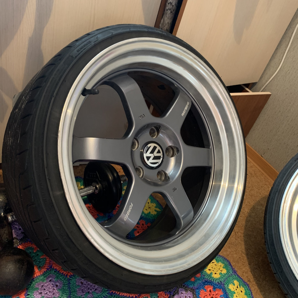 Шины летние Triangle Group 215/35 R18, литые диски RAYS TE37V 9,5Jx18 ET35  5x112. Б/у | 60 000 ₽ в городе Сургут | DRIVE2