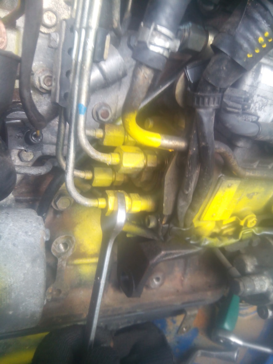 Engine QD32T removing electronic injection pump