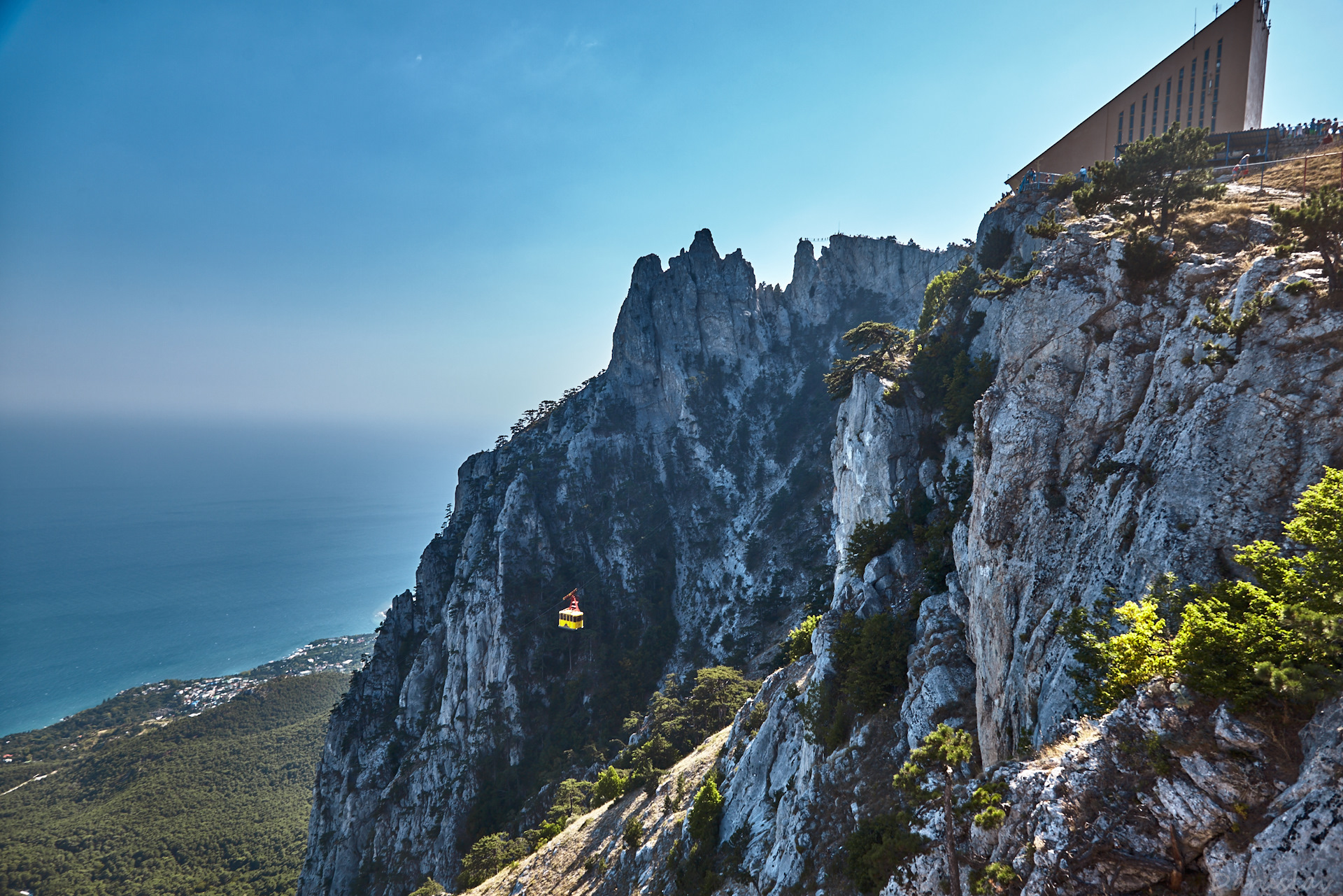 Горе в крыму. Гора ай Петри. Ялта гора ай-Петри. Гора альпетри Крым. Ялта плато ай Петри.