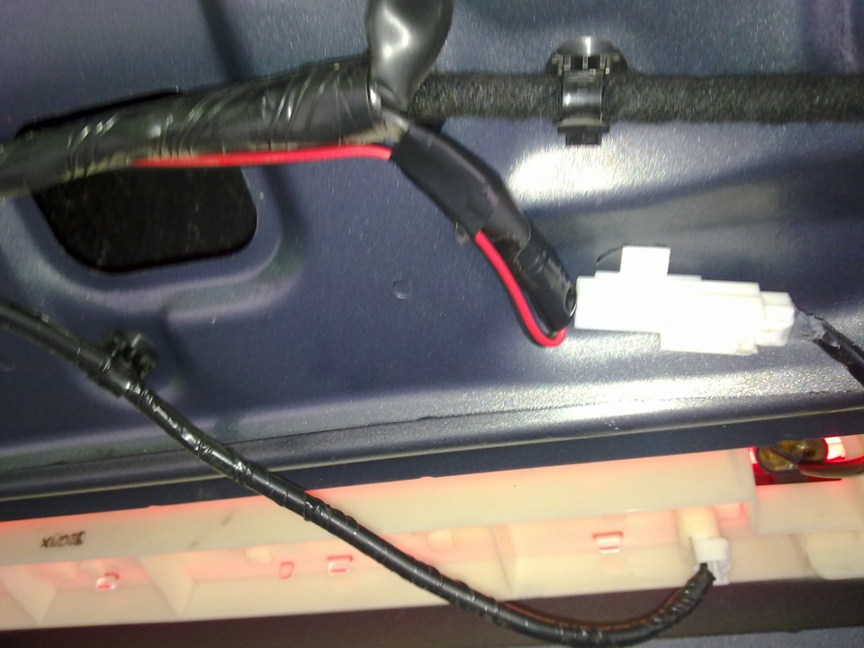 Открывается багажник при включении задней передачи мазда 3