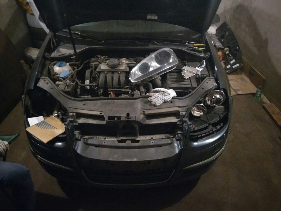 Линзы в фары — Volkswagen Jetta V, 1,6 л., 2008 года | тюнинг | DRIVE2