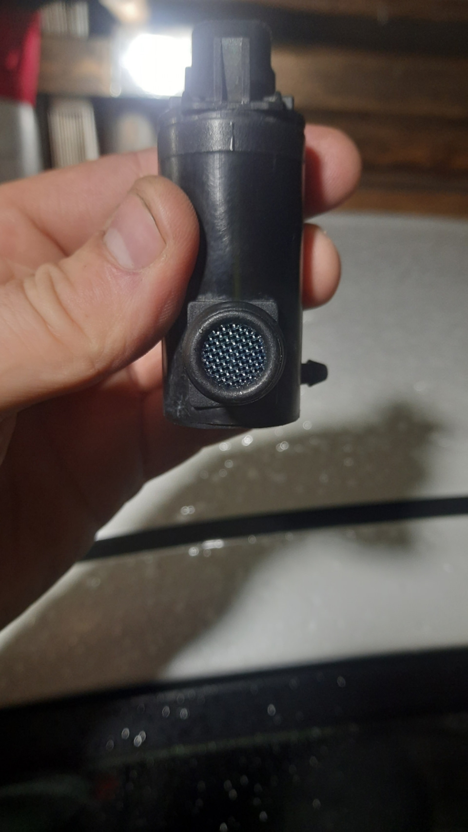 Плохо брызгает стеклоомыватель. Форсунка омывателя ваз 2 струи. Vw touran 2006 течёт система омыва лобового стекла. Плохо брызгает стеклоомыватель. Задняя форсунка омывателя рено stepway.