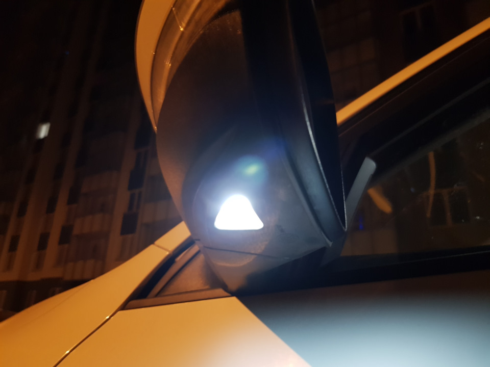 Замена лампочек в зеркалах — Skoda Octavia Mk3, 1,8 л, 2016 года ...