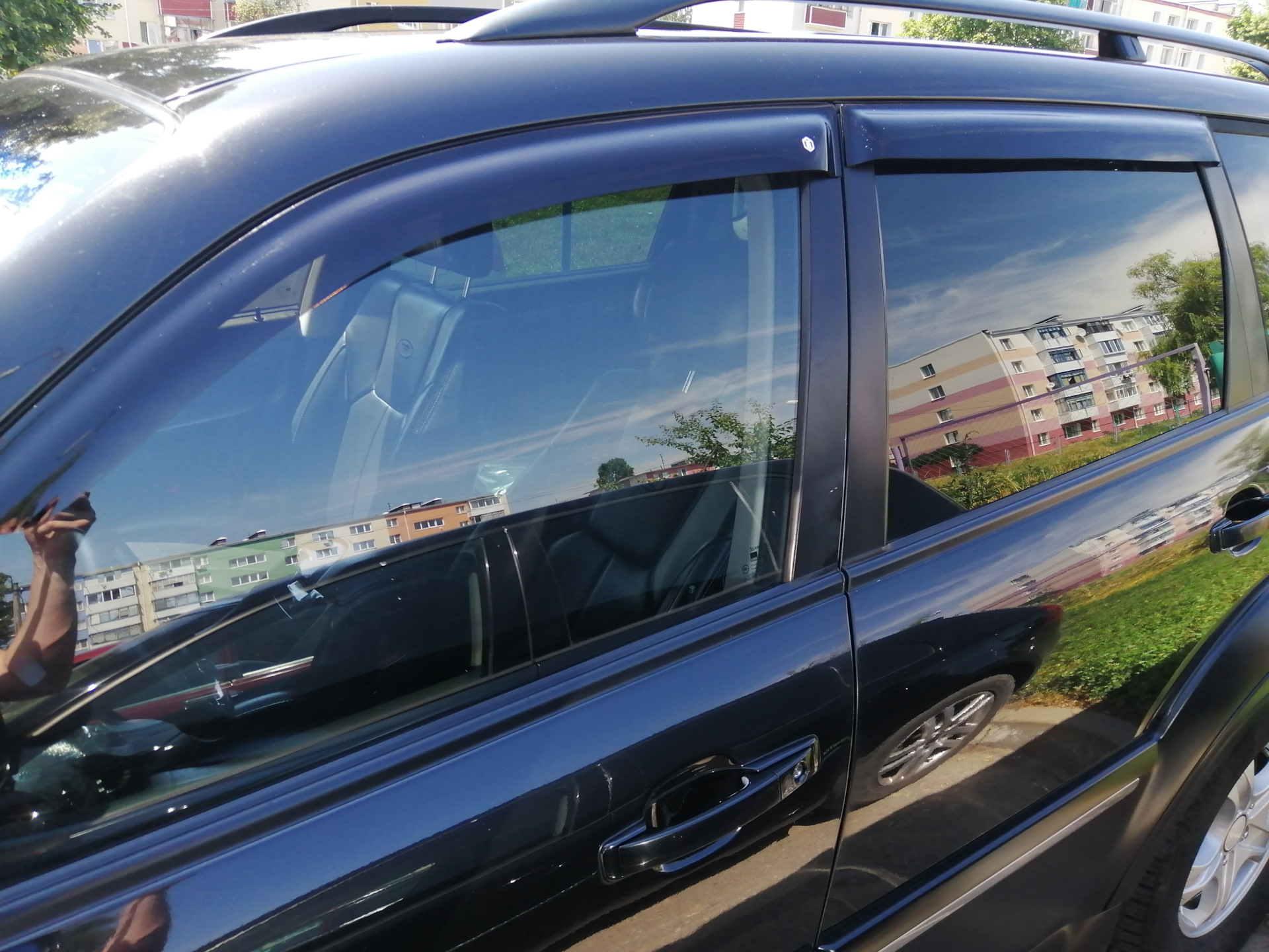 Ветровики на окна автомобиля штраф. Дефлекторы на окна Санг енг Рекстон. Дефлекторы окон на SSANGYONG Rexton g4. Ветровики на Санг енг 2006-. Дефлектор на окна Санг Йонг Рекстон.