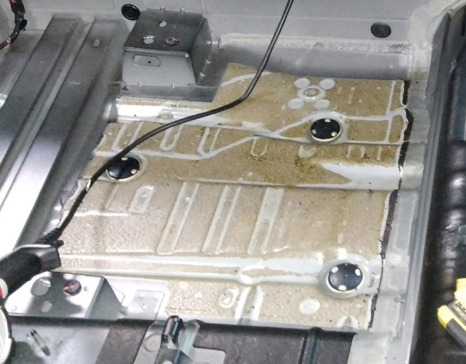 Первый опыт, все светлые полоски — это бывшие полости. — Opel Insignia (1G)