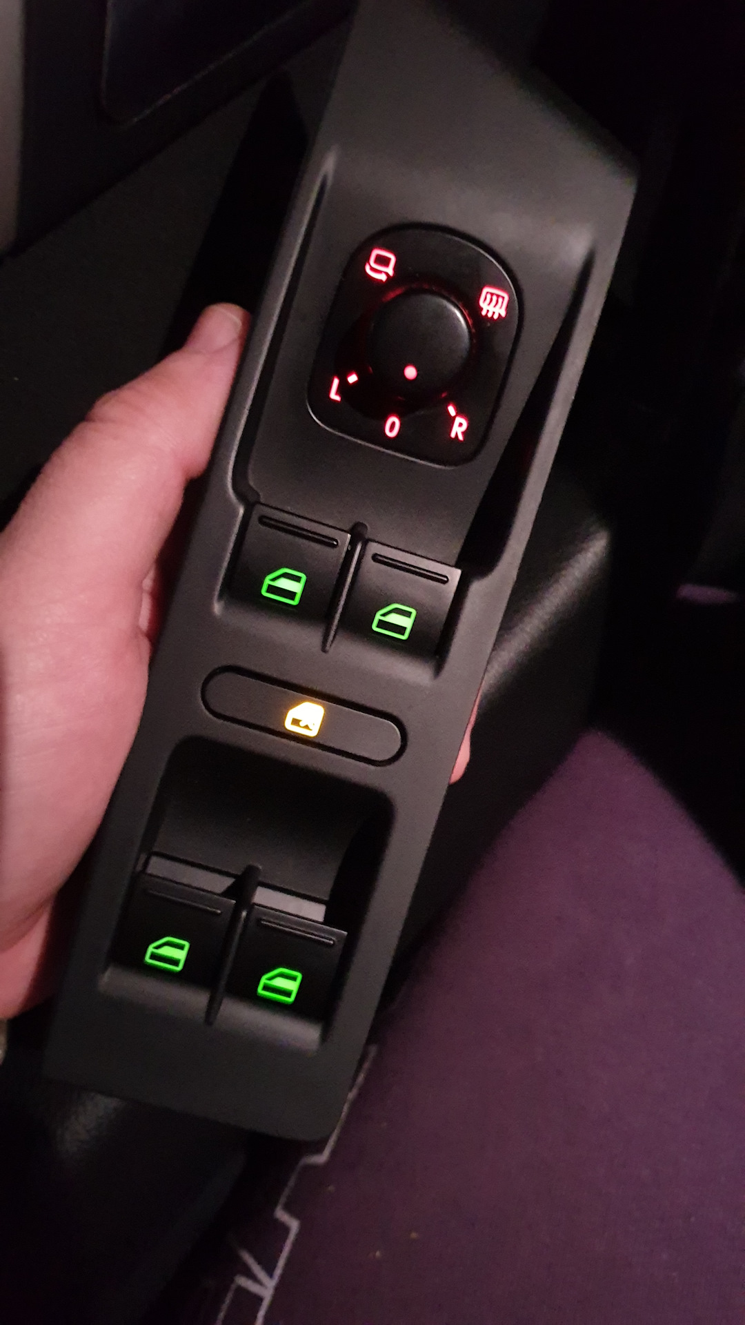 Блок кнопок стеклоподъемников — Volkswagen Passat B7, 1,4 л, 2012 года ...